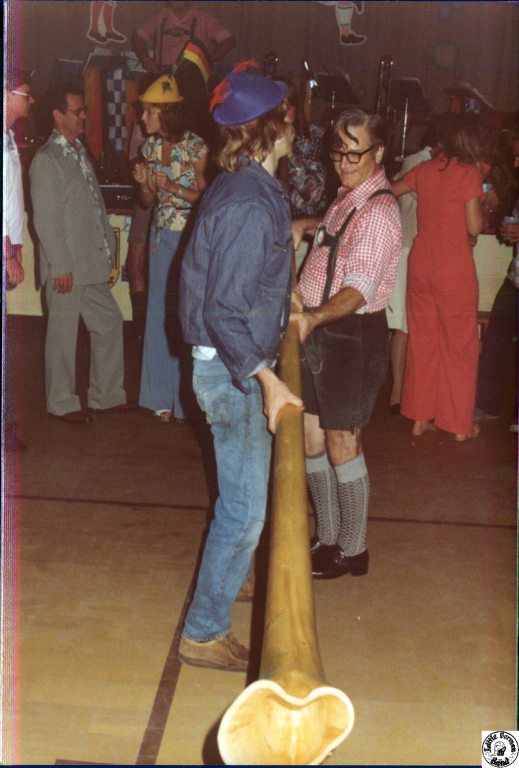 1976 09 11 06 VA Bwach Catholic Club.jpg